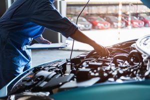 Mechanic inspecting Hyundai ix35 for optimal fuel efficiency.